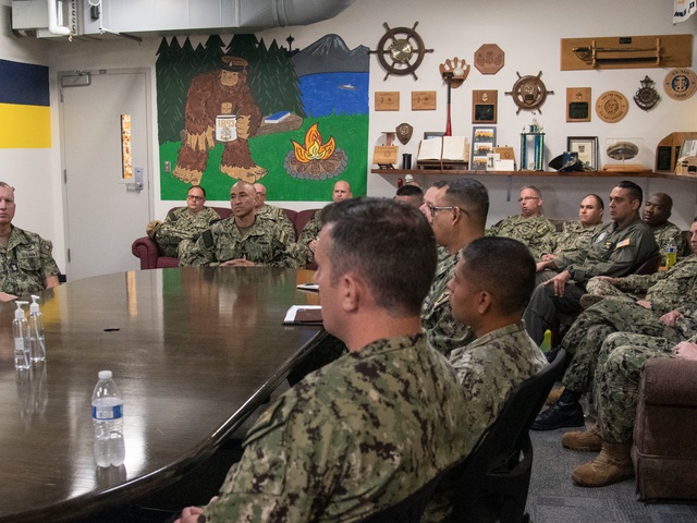 U.S. Pacific Fleet Leaders Meet with NS Everett CPOs
