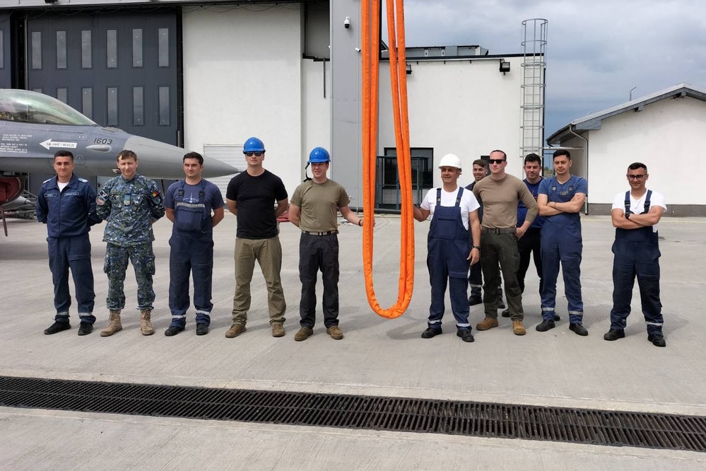 31 MXG trains Romanian maintainers, build friendship