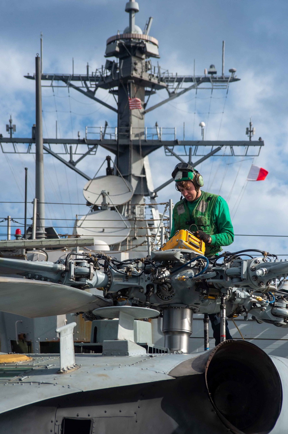 USS Jason Dunham (DDG 109) Conducts Pre-Flight Checks