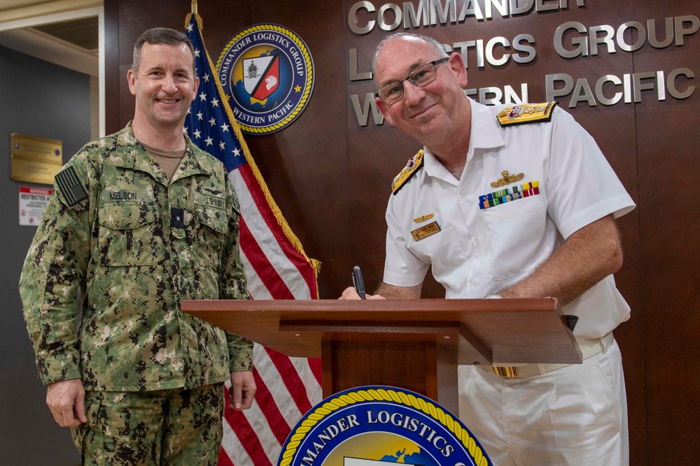 Commander, Indo-Pacific Endeavour Task Force visits COMLOG WESTPAC