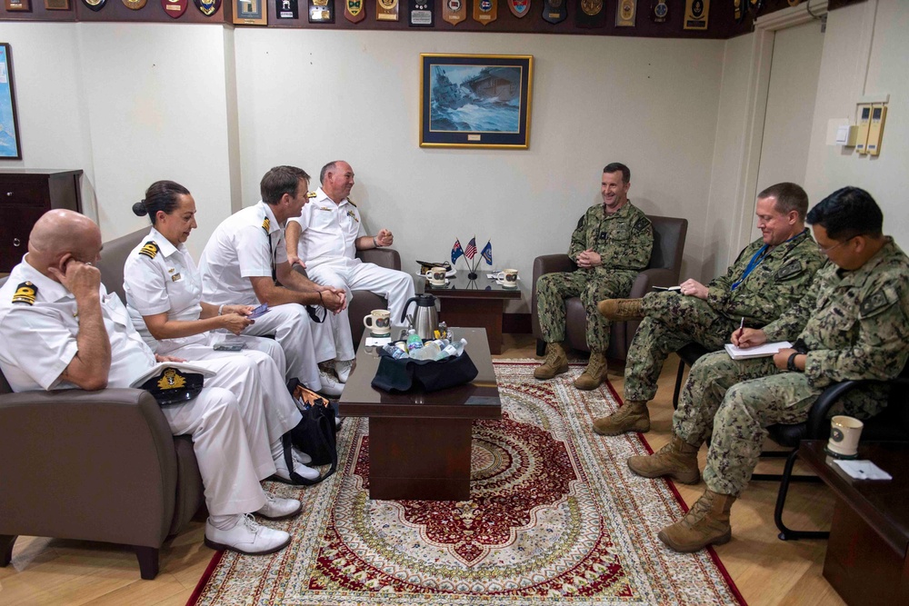 Commander, Indo-Pacific Endeavour Task Force visits COMLOG WESTPAC