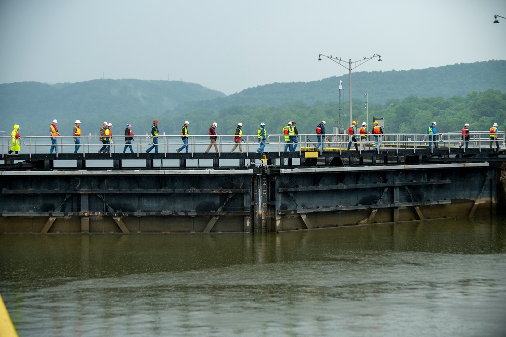 Despite rain, Industry Day shines light on major Ohio River navigation project