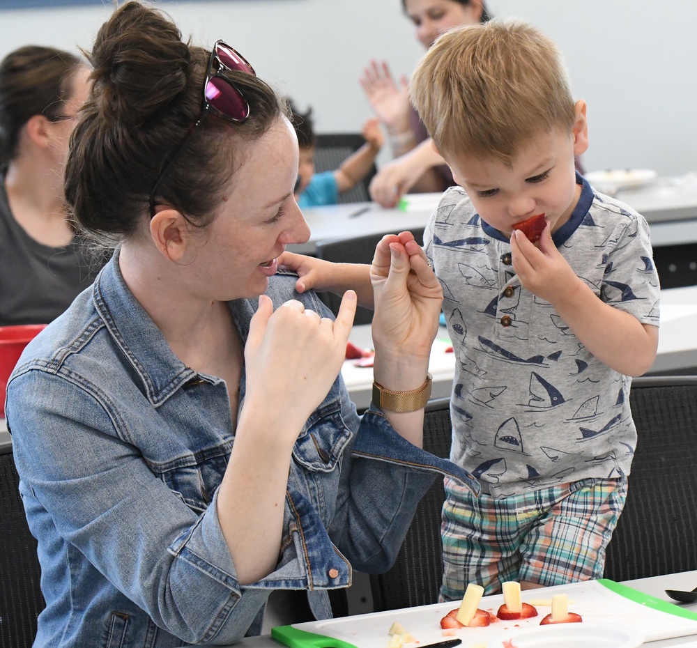 Fort Drum New Parent Support Group helps community members prepare healthy snacks for summer