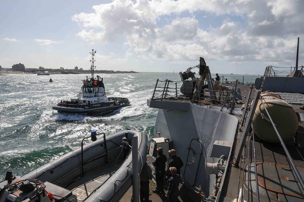 USS Gravely (DDG 107) Pulls in to Portsmouth, England, June 11, 2022