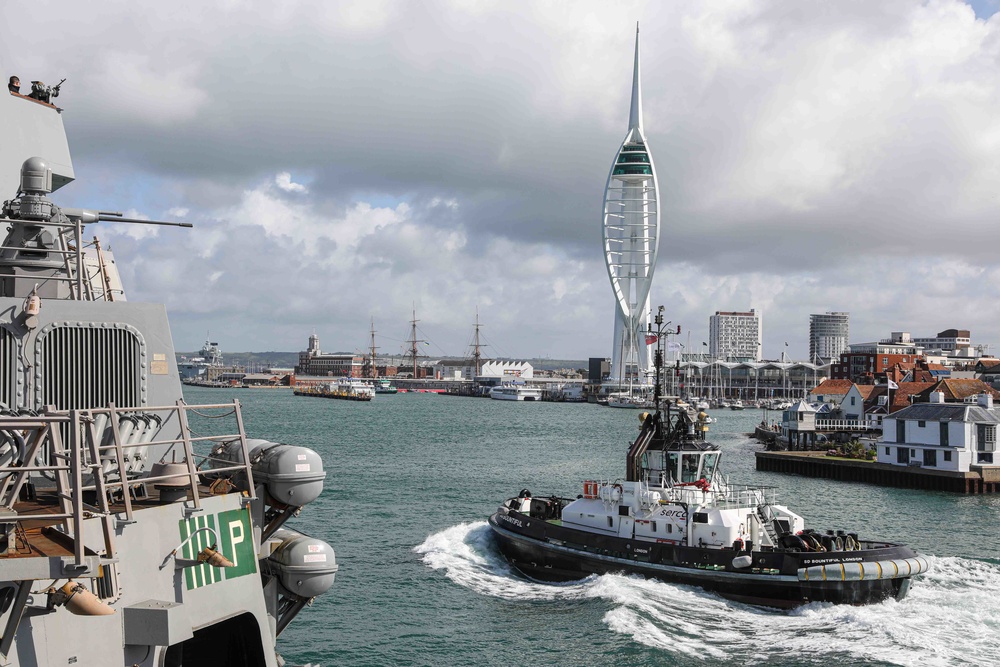 USS Gravely (DDG 107) Pulls in to Portsmouth, England, June 11, 2022