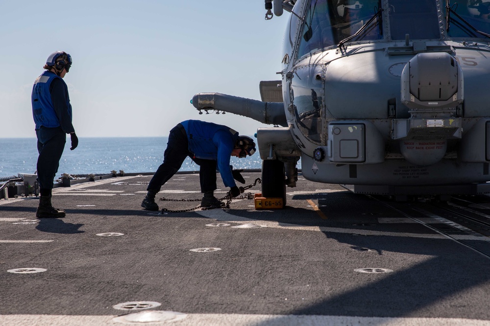 USS Leyte Gulf (CG 55) conducts flight quarters.