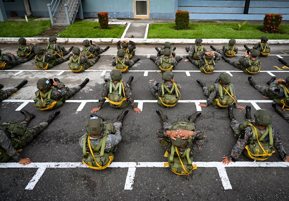 Soldiers conducts airborne operations over Guatemala