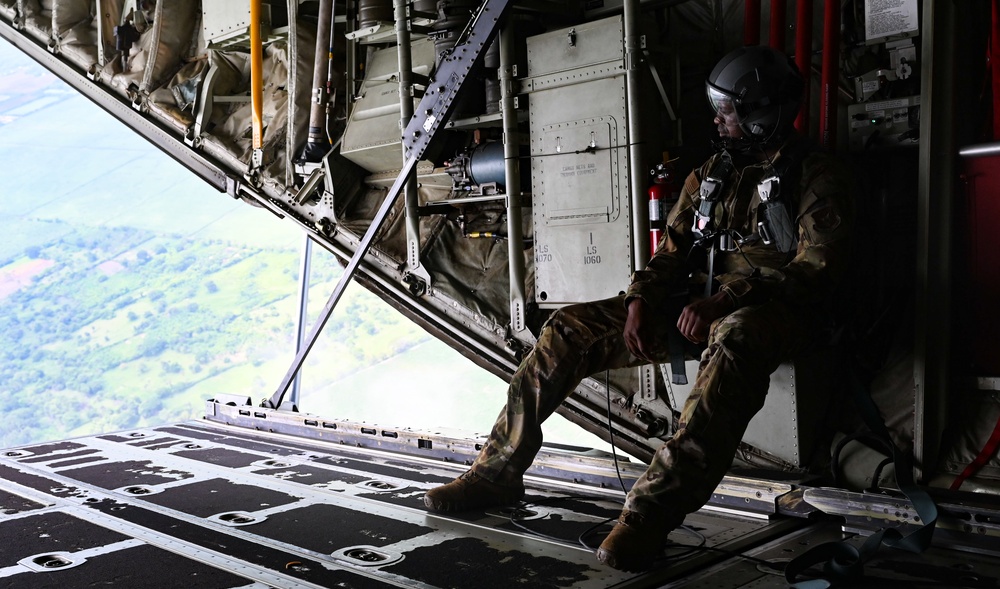 Soldiers conducts airborne operations over Guatemala