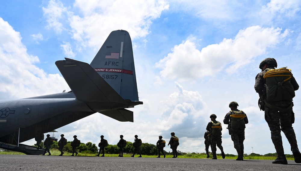 Soldiers conducts airborne operations over Guatemala