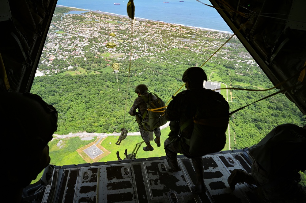 Soldiers conducts airborne operations over Guatemala