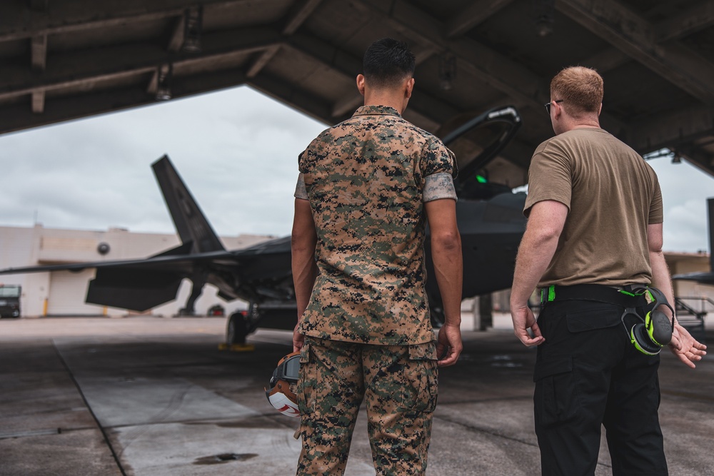 Marine Wing Liaison Kadena supports Air Force F-22 Raptors