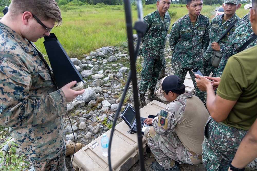 Marine Raiders with SOTF 511.2 and Marines with 3MAW demonstrate SUAS capabilities to AFP