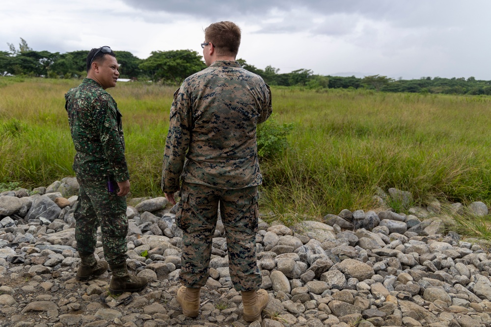 Marine Raiders with SOTF 511.2 and Marines with 3MAW demonstrate SUAS capabilities to AFP