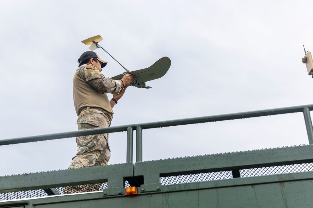 Marine Raiders with SOTF 511.2 demonstrate SUAS capabilities to AFP