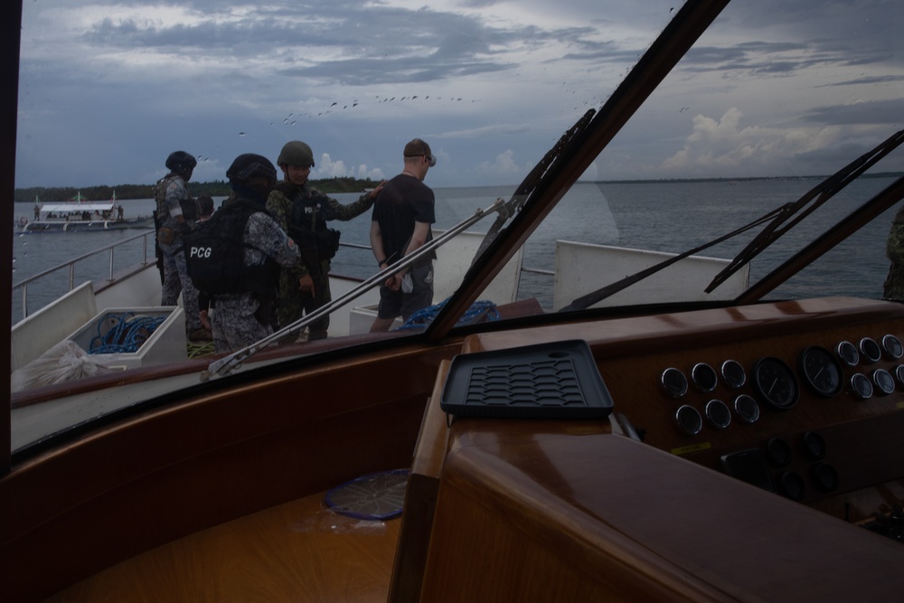 Philippine National Police, Coast Guard SOF, 1st SFG (A) share VBSS techniques