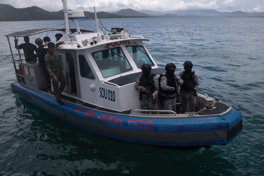 Philippine National Police, Coast Guard SOF, 1st SFG (A) share VBSS techniques