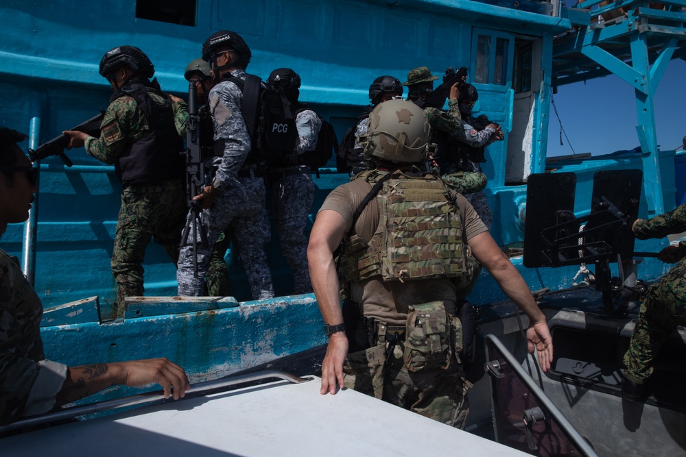 Philippine National Police, Coast Guard SOF, 1st SFG (A) share VBSS techniques