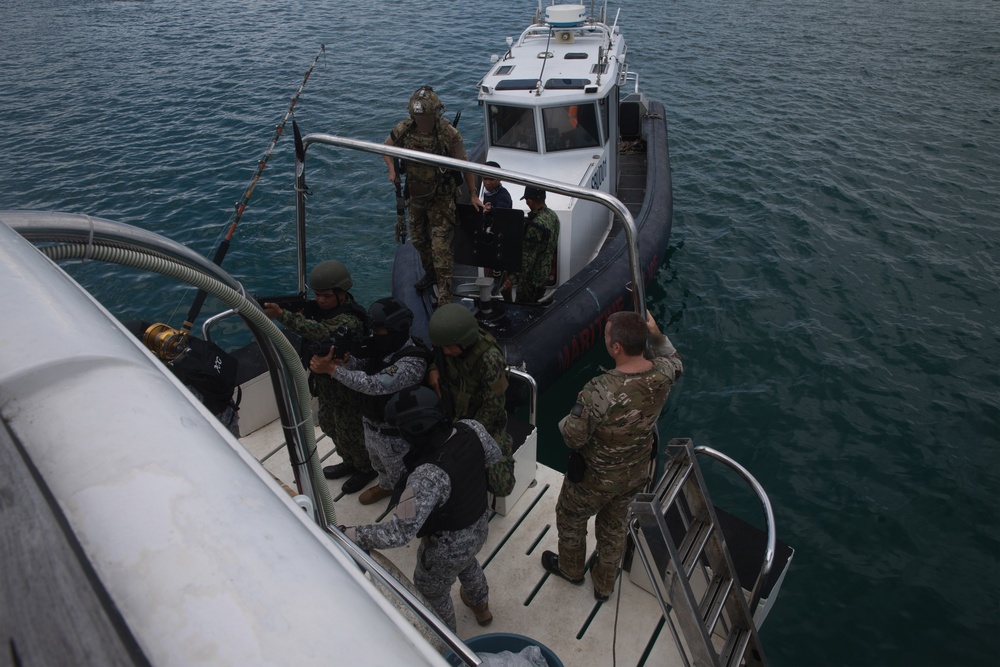 Philippine National Police, Coast Guard SOF, 1st SFG (A) share VBSS techniques