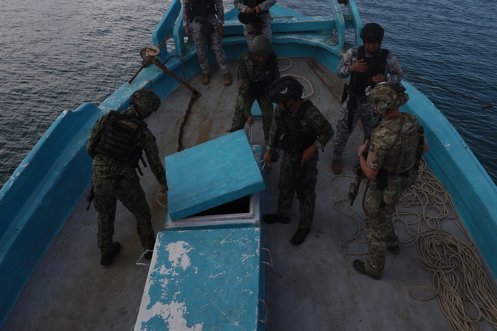 Philippine National Police, Coast Guard SOF, 1st SFG (A) share VBSS techniques