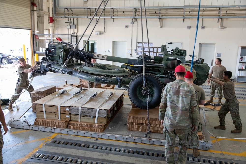 Sky Soldiers prepare artillery for African Lion 22