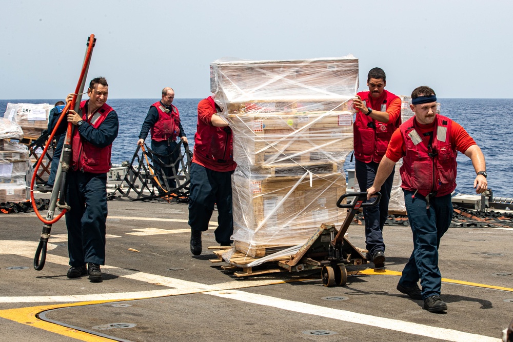 USS Sioux City Vertical Replenishment