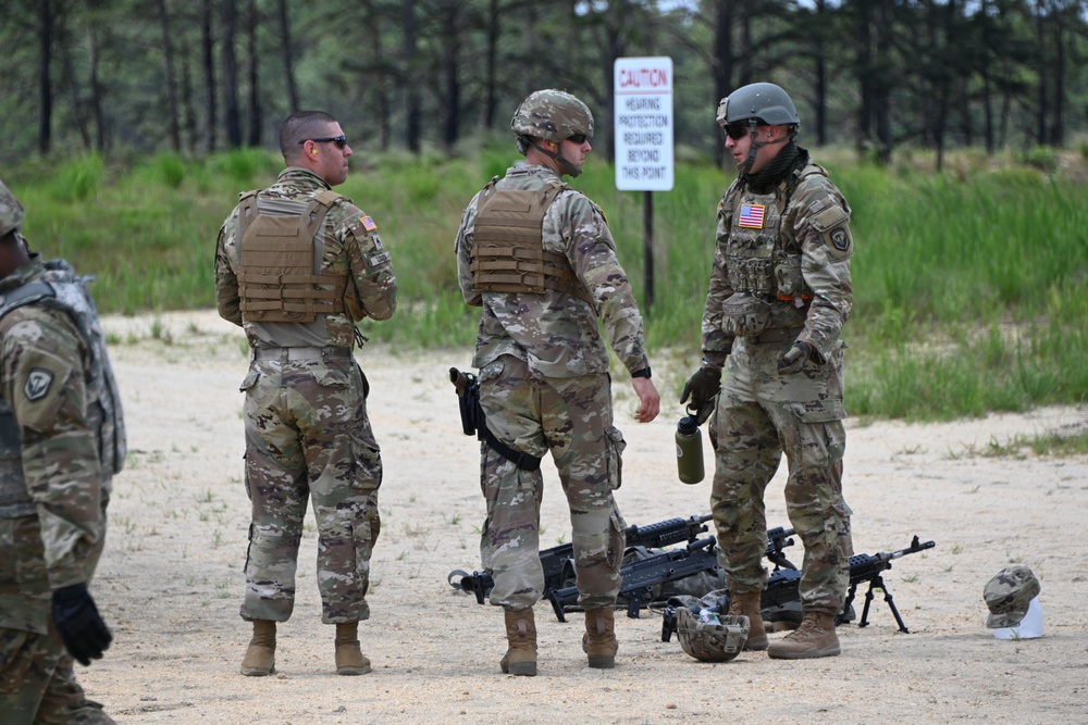 DVIDS - Images - Fort Dix – 508th MP CO CS - 240B MG Qualification - 8 ...