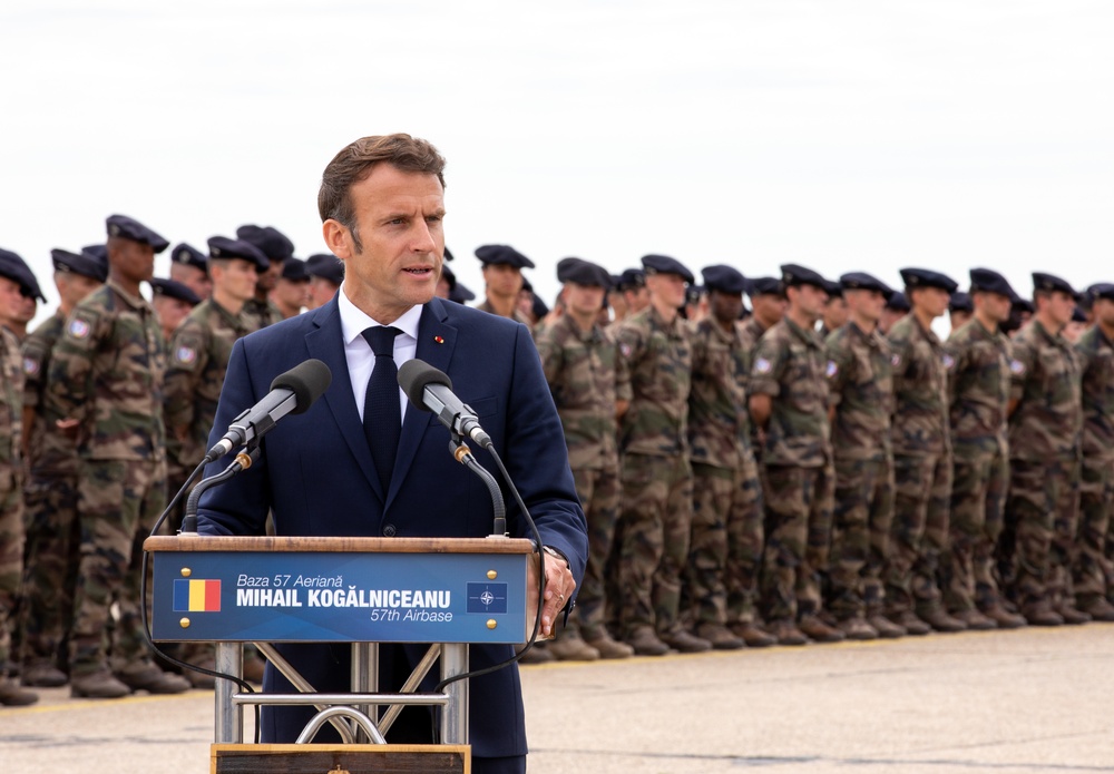 Romanian President Welcomes French President at Mihail Kogalniceanu