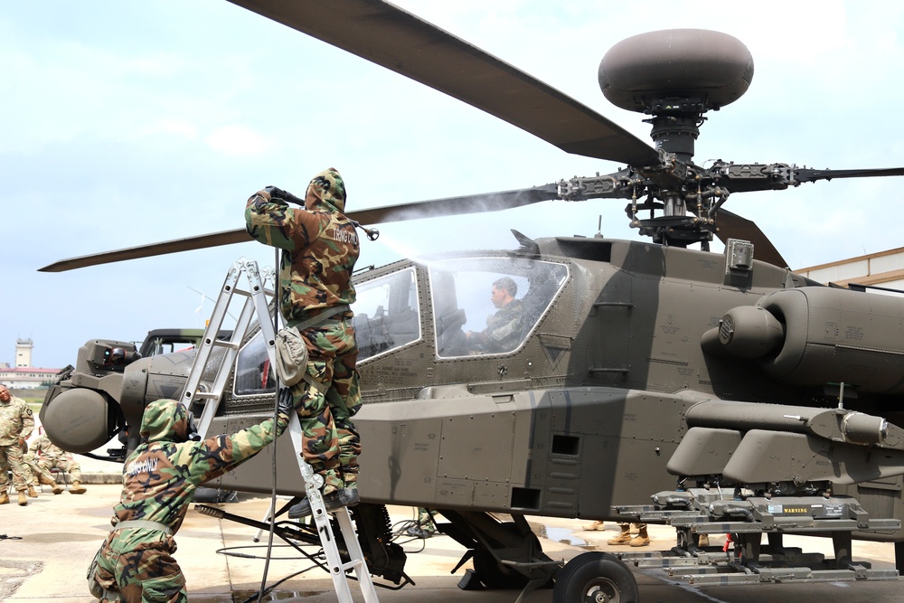 4-2 Attack Battalion Decontaminates Apache