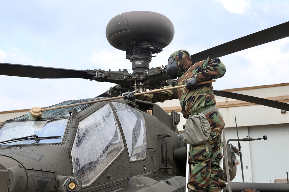 4-2 Attack Battalion Decontaminates Apache