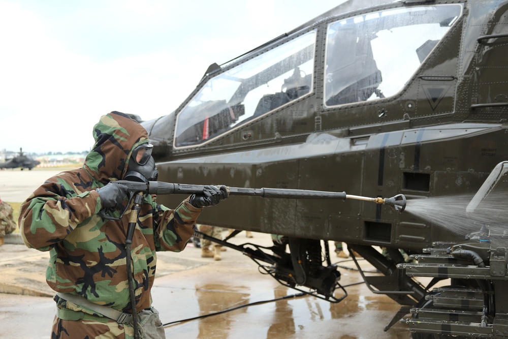 4-2 Attack Battalion Decontaminates Apache