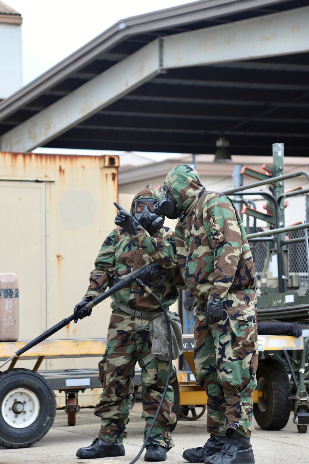 4-2 Attack Battalion Decontaminates Apache