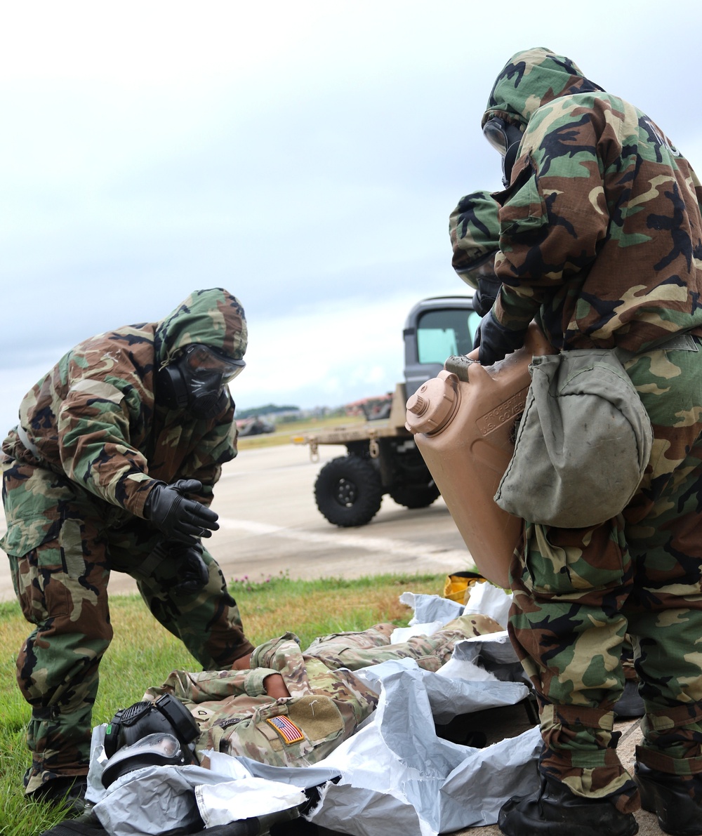 4-2 Attack Battalion Decontaminates Apache