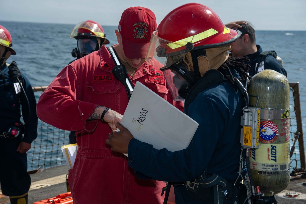 USS Jason Dunham (DDG 109) Conducts an In-Port Emergency Team Drill