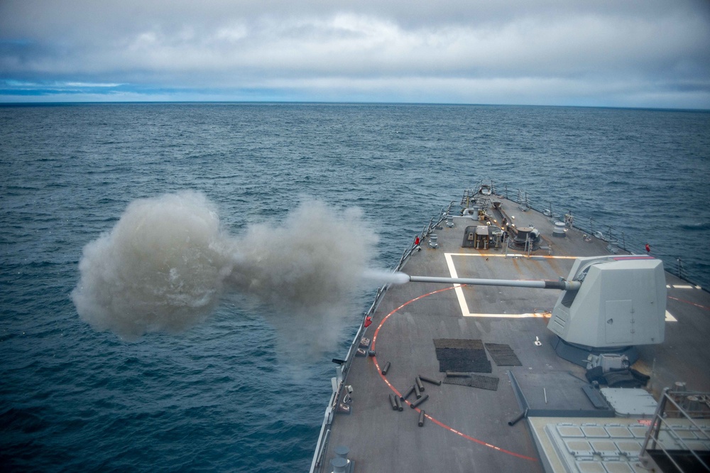 USS Jason Dunham (DDG 109) Conducts a Live Fire