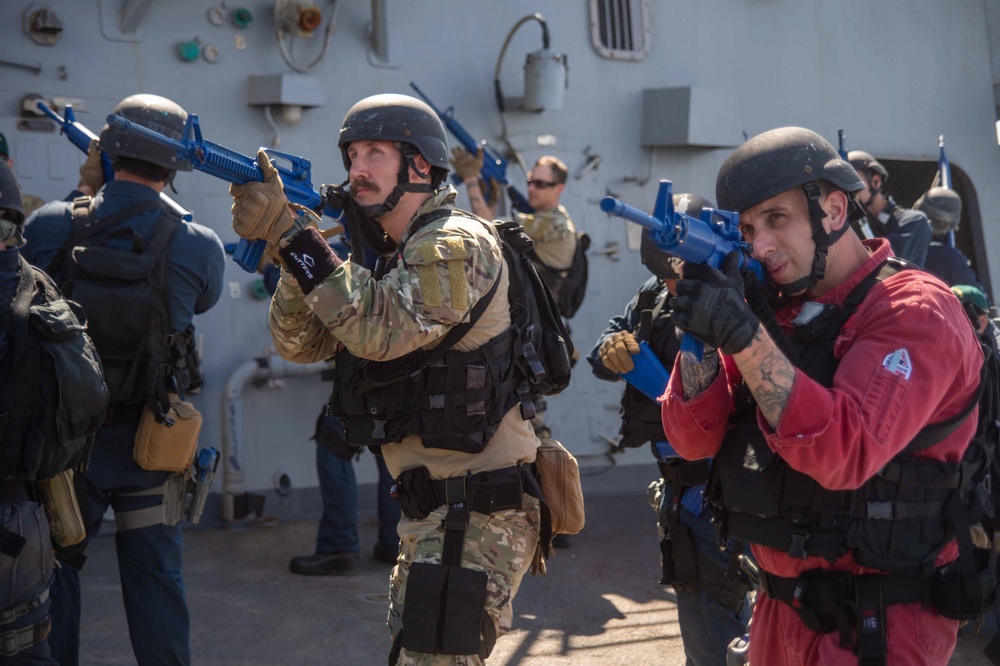 USS Jason Dunham (DDG 109) Conduct A VBSS Drill