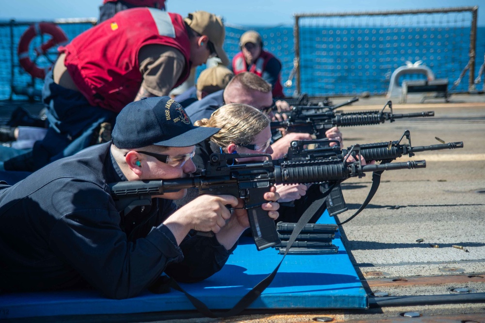 USS Jason Dunham (DDG 109) Conducts a M4 Carbine Qualification