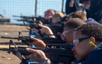 USS Jason Dunham (DDG 109) Conducts a M4 Carbine Qualification