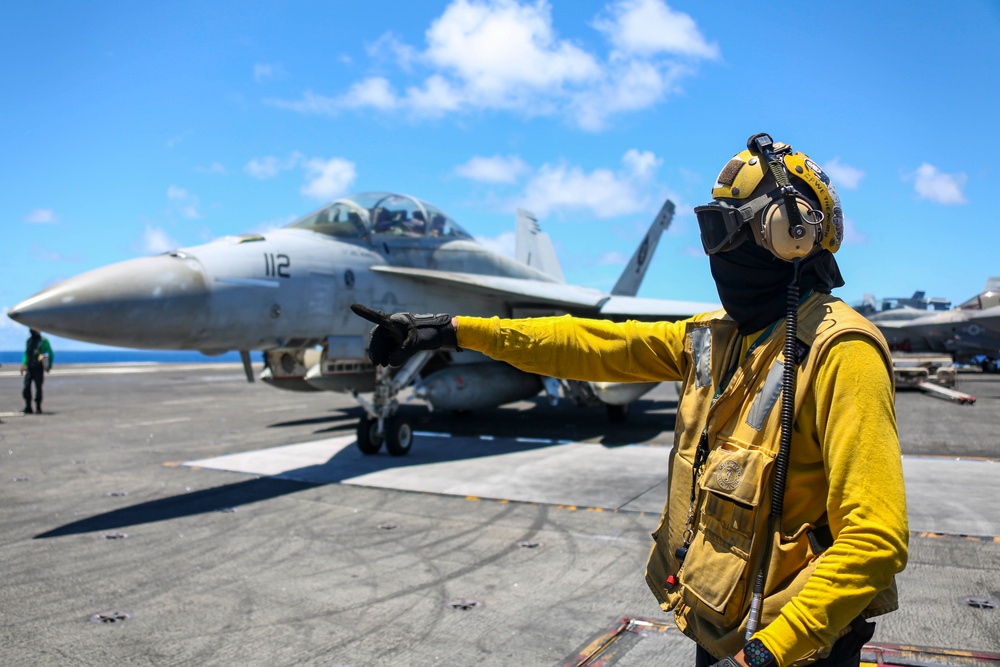 Abraham Lincoln conducts flight operations
