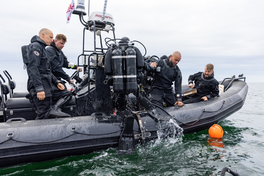 Latvian navy divers conduct training