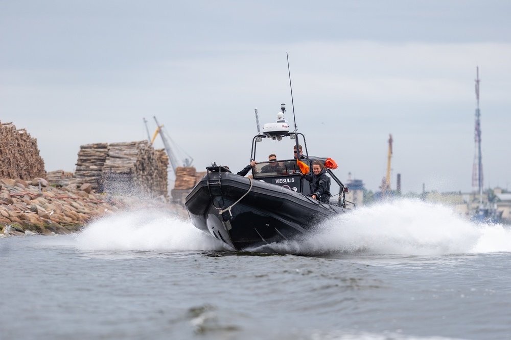Latvian navy divers conduct training