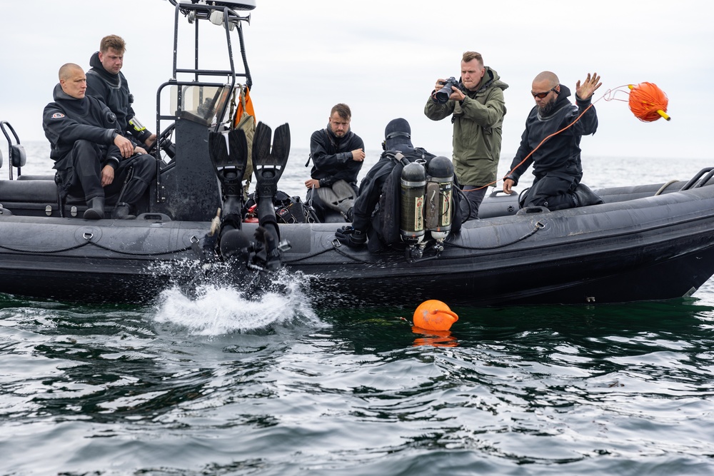 Latvian navy divers conduct training