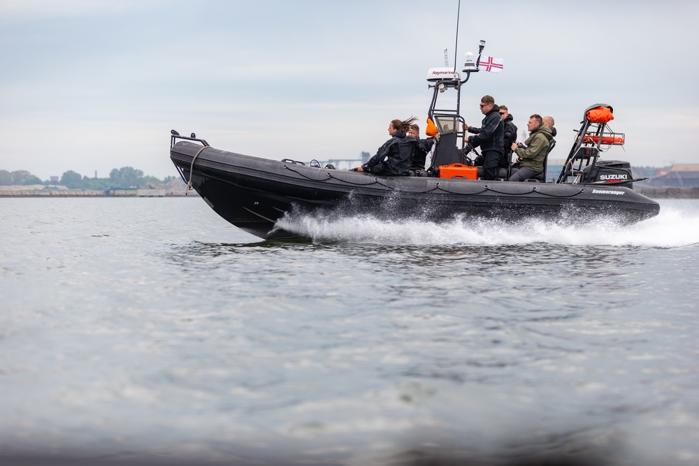 Latvian navy divers conduct training