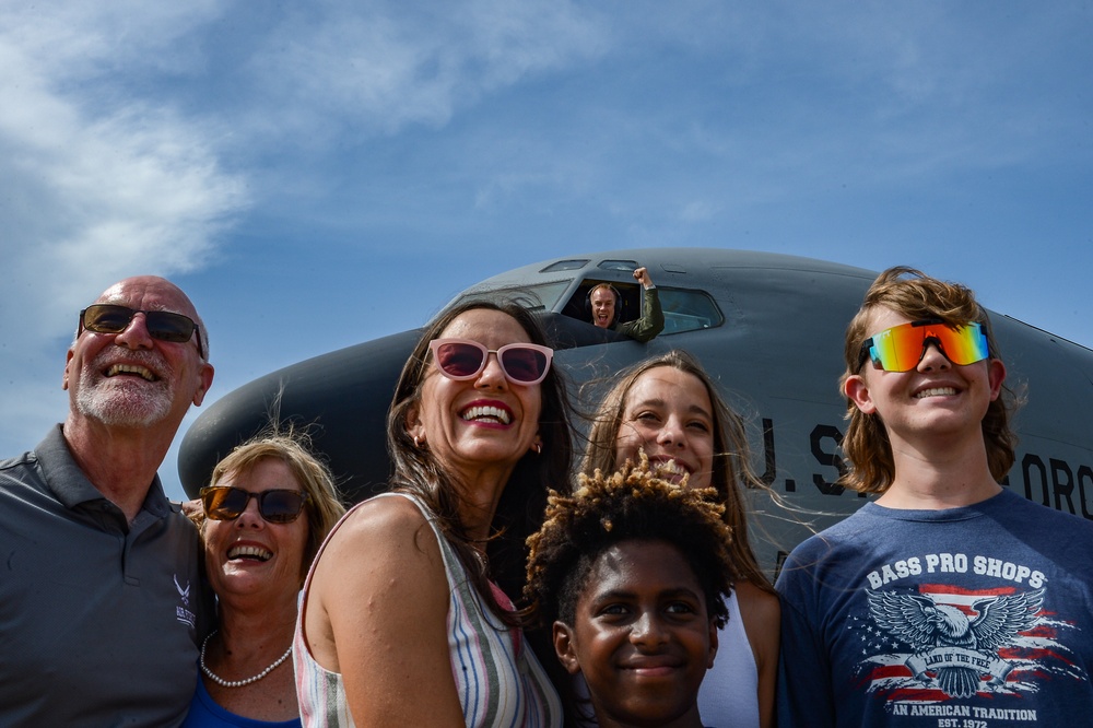 6 ARW commander takes flight one last time at MacDill AFB