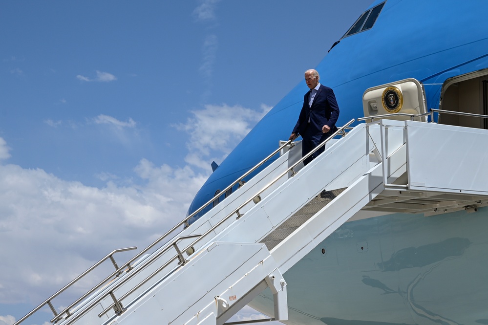 President Biden arrives at Kirtland AFB