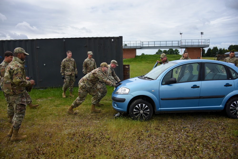 442d vehicle ops trains on rescuing stranded vehicles