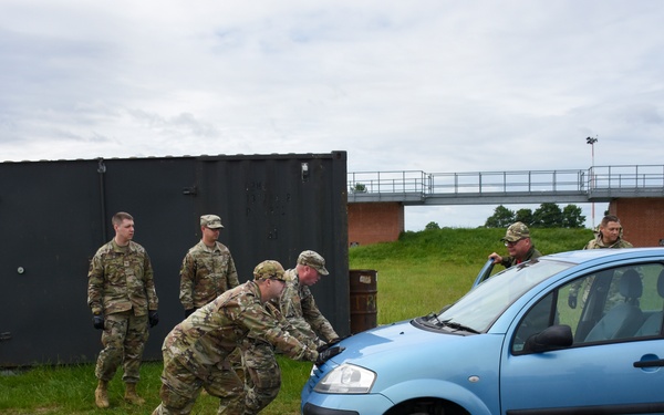 442d vehicle ops trains on rescuing stranded vehicles