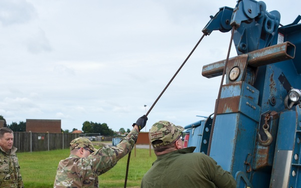 442d vehicle ops trains on rescuing stranded vehicles