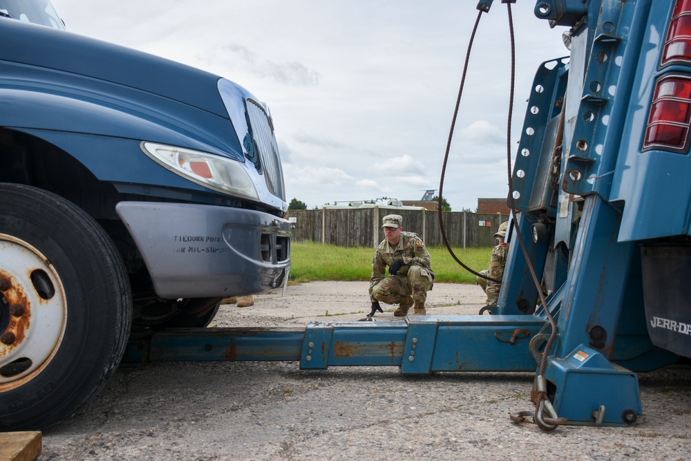 442d vehicle ops trains on rescuing stranded vehicles