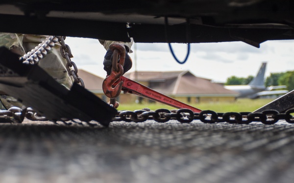 442d vehicle ops trains on rescuing stranded vehicles