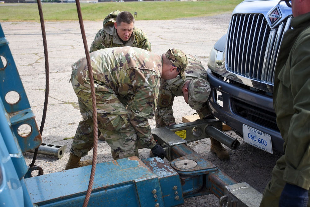 442d vehicle ops trains on rescuing stranded vehicles